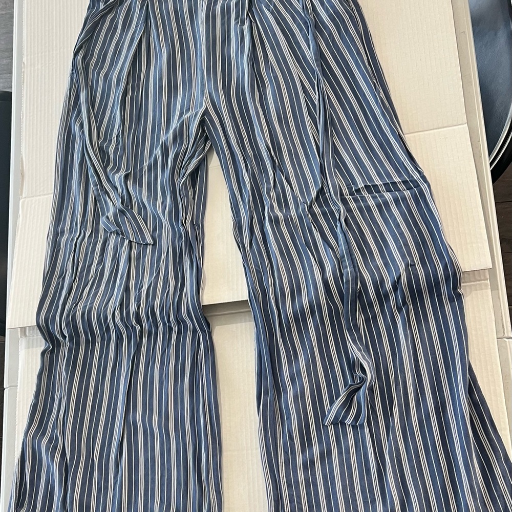 Forever 21 Navy and White Striped Pants